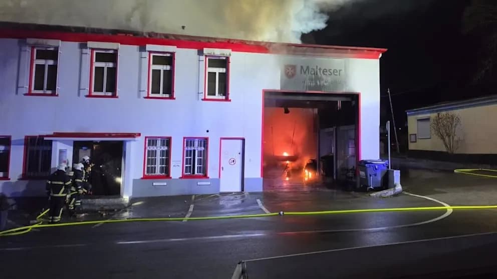 Die Rettungswache der Malteser in Wuppertal brannte in der Nacht zu Donnerstag