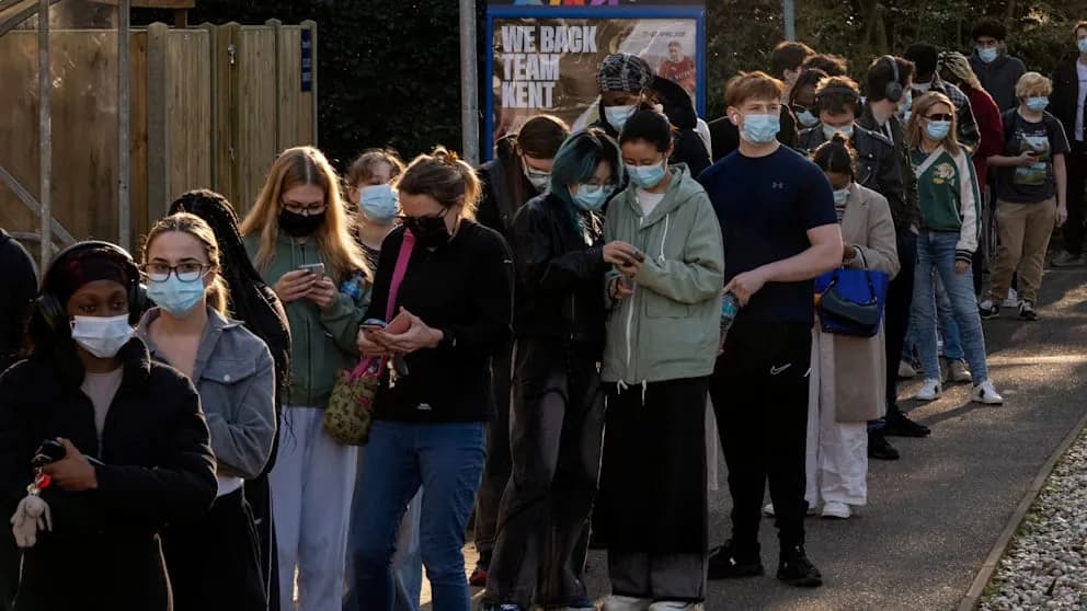 Impfaktion an der Universität Kent: Studenten stehen für die Meningitis-Impfung Schlange