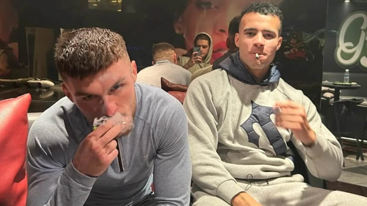 Die britischen Influencer Harrison Sullivan (24, links) und Ed Matthews (23) zählen zu den prominenten Vertretern der Manosphäre und präsentieren ihren Luxus auf Instagram. Beide kommen in der Netflix-Dokumentation zu Wort.