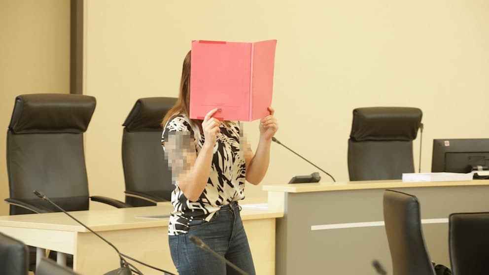 Die Angeklagte Gina H. (30) schweigt bisher im Prozess