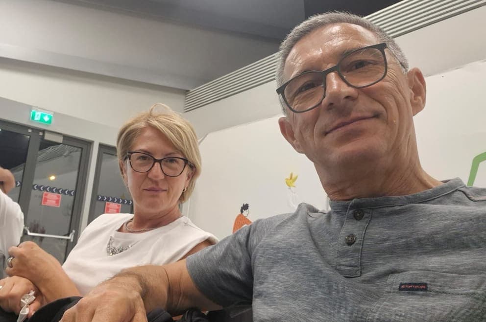 Minuten vor dem Start der Ryanair-Maschine entstand dieses Bild von Svetlana und Ljubiša – ahnungslos, welcher Albtraum auf sie wartet.