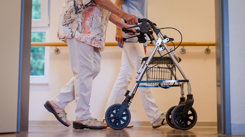 Wenn die Rente nicht fürs Pflegeheim reicht: Wer übernimmt die Kosten?