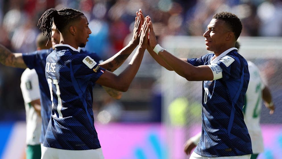 Michael Olise (24) und Kylian Mbappé (27) – die französischen Stars verstehen sich prächtig.