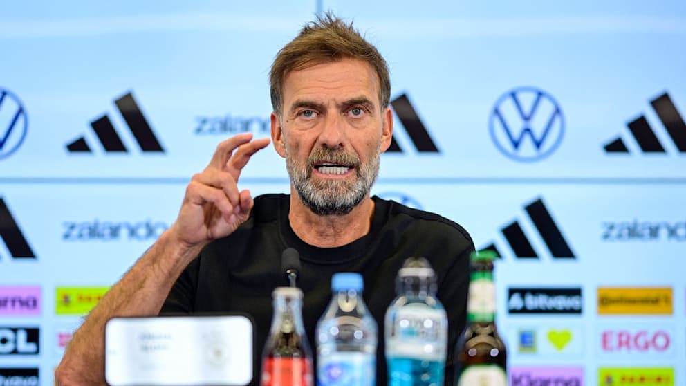 Der 59-jährige Jürgen Klopp stellte sich am Freitag auf der DFB-Pressekonferenz den Fragen. Sein Vertrag ist bis 2030 datiert.