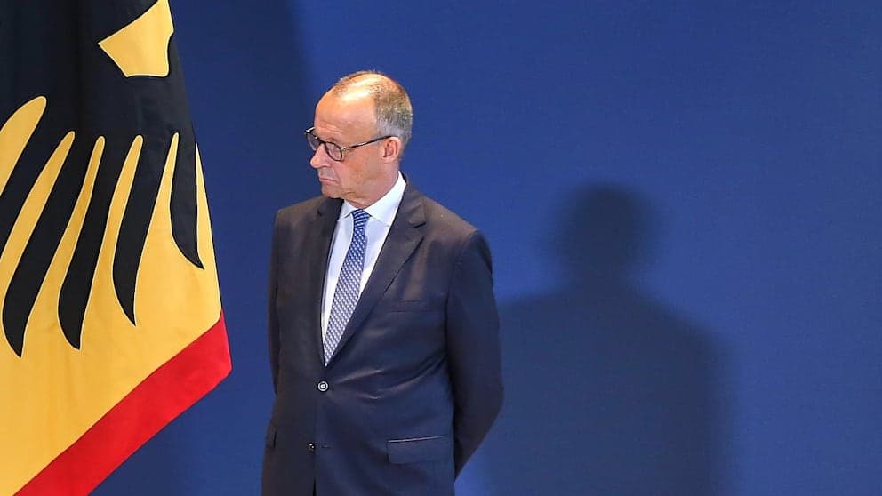 Friedrich Merz (70, CDU) startet in einen turbulenten Sommer.