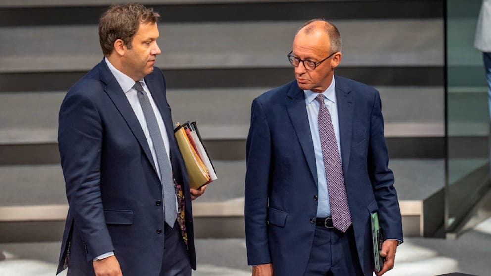 Die Regierung unter Kanzler Friedrich Merz (70, CDU) und Finanzminister Lars Klingbeil (48, SPD) steckt in einem Umfragetief.
