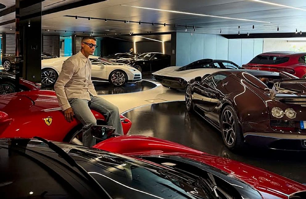 Ronaldo und seine Luxusautos: Ferrari, McLaren, Bugatti – der Bugatti Centodieci ist das teuerste und exklusivste Modell, gebaut nur zehn Mal.