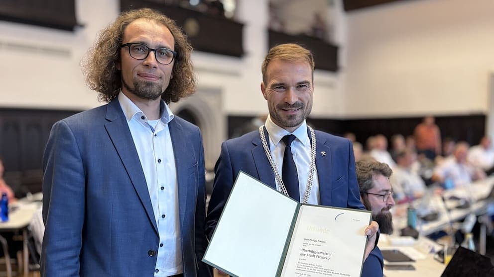 Wenige Wochen ist es her, da übergab Martin Seltmann (l.) Philipp Preißler (rechts) die Urkunde zum Oberbürgermeister.