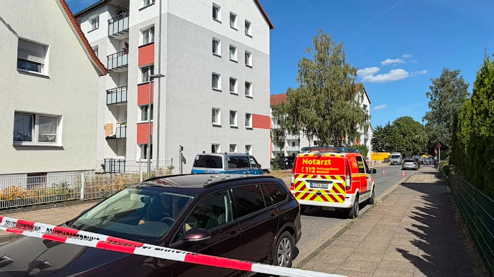 Polizei tötet Randalierer auf Balkon mit Schüssen