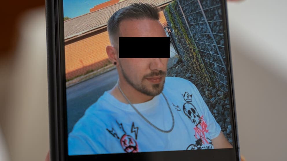 Nach der grausamen Tat stellte sich Dennis L. (33) selbst der Polizei. Er soll seine Ex-Freundin Julia M. (36) getötet haben.