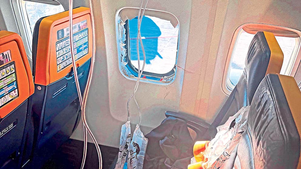 Passagier aus Sicherheitsgründen per Fenster befreit