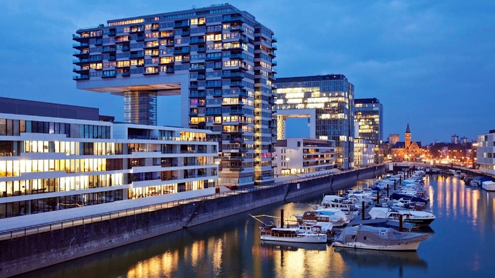 Die insolvente Firma errichtete diese markanten Kranhäuser im Kölner Rheinauhafen.