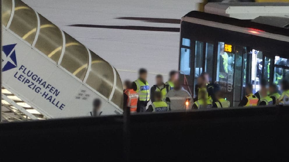 Trotz mancher Hindernisse: Ende Juli startete vom Flughafen Leipzig ein Abschiebeflug mit Migranten.