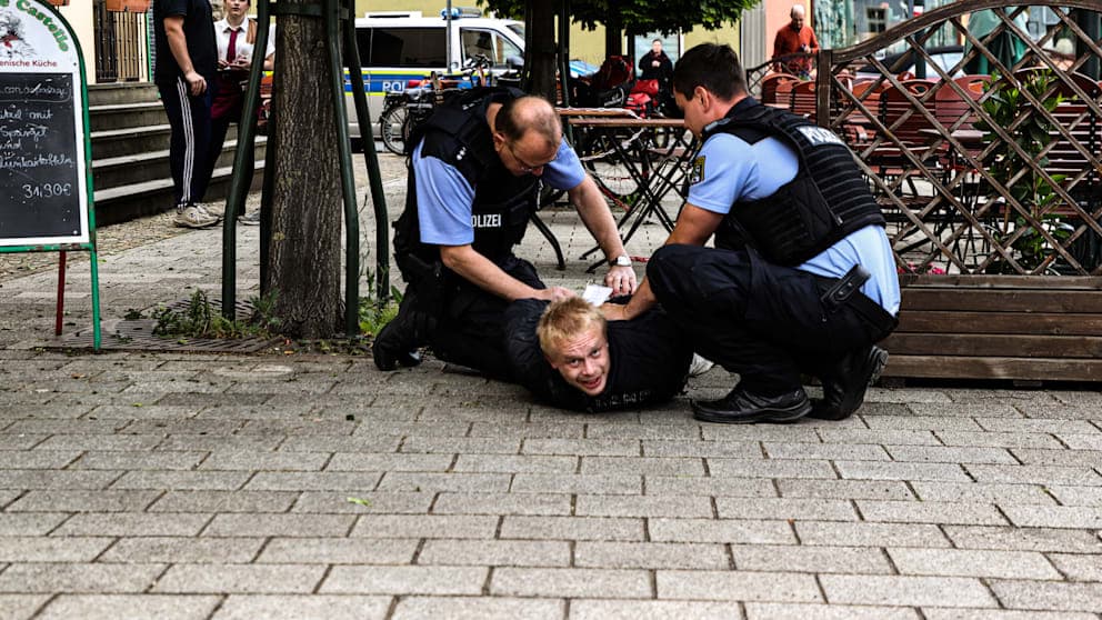 Kurz nach einem Reportergespräch nahm die Polizei Steve G. fest. Er willigte ein, dass wir sein Gesicht zeigen.