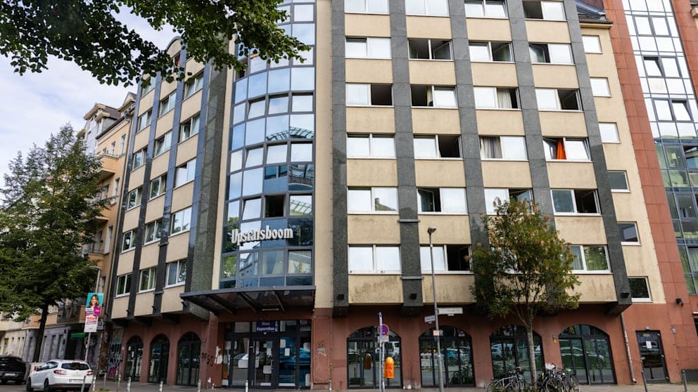 Das Jobcenter zahlte rund 180 Euro pro Tag für die Unterkunft der rumänischen Familie im Haus Kopernikus (Friedrichshain), die zunächst vom Sozialamt Neukölln gestellt worden war.