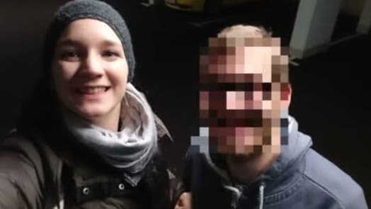 Jennifer Scharinger (†21) auf ihrem letzten Foto – direkt neben ihrem Mörder Clemens T. Ihre Mutter teilte die letzte Nachricht der Tochter auf Social Media, um T. unter Druck zu setzen, doch nur in verpixelter Form.