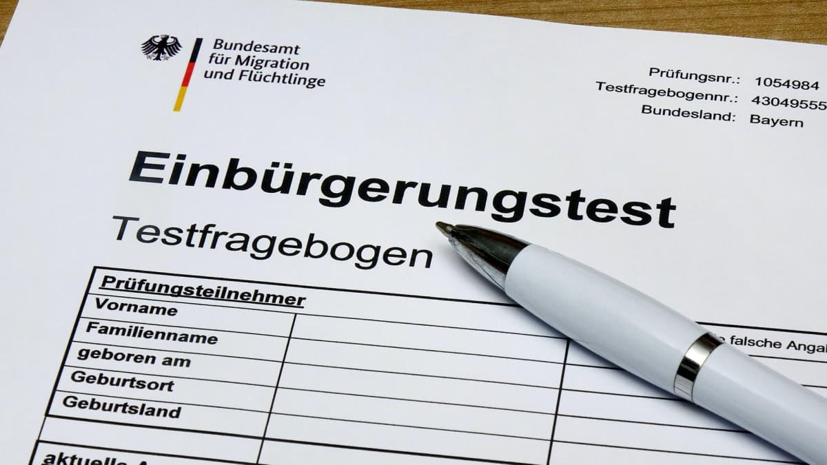 Einbürgerungstest: Zu geringe Hürden für die Staatsbürgerschaft?