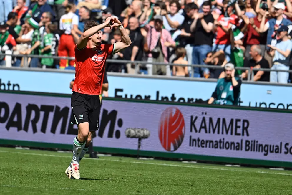 Heiratsantrag mit Happy End: BVB-Star feiert Traumhochzeit vor Wechsel nach England